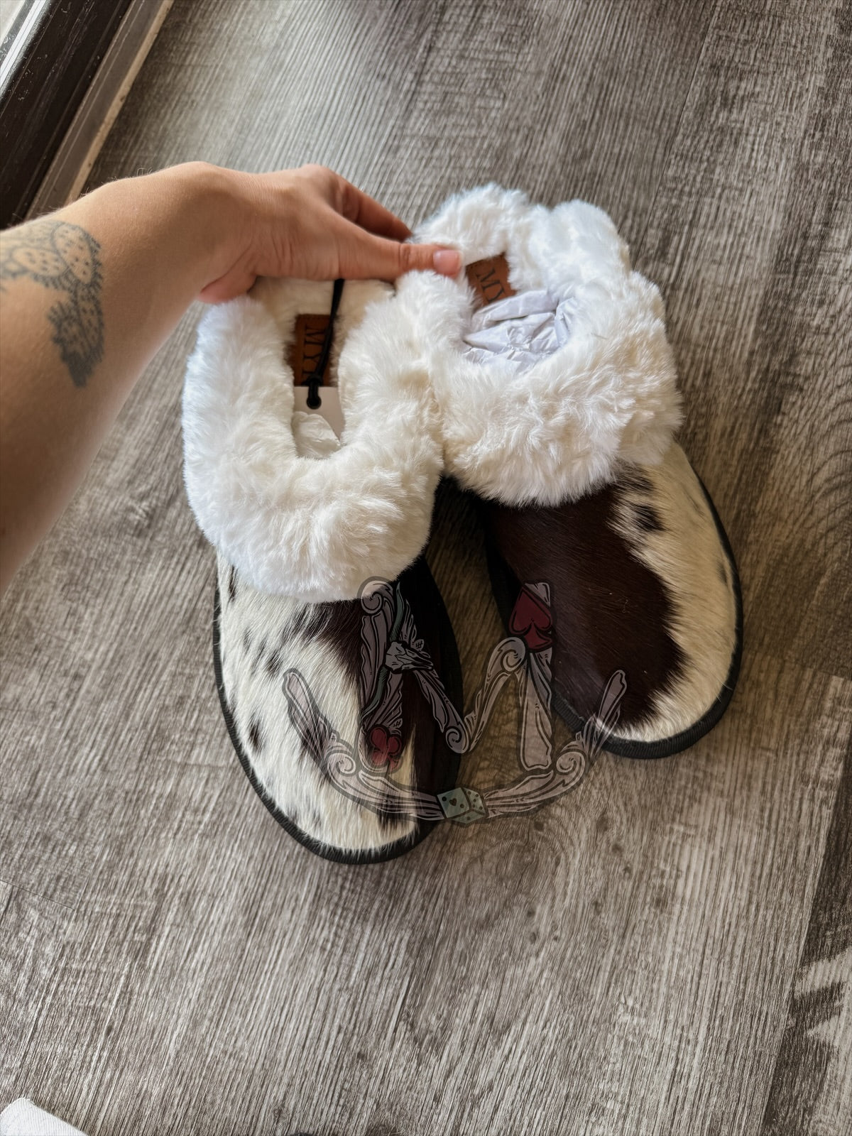Alamosa Cowhide Slippers Black n White